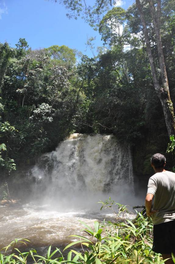 Cachoeira da Neblina com muita água, na estação de chuvas. (em Presidente Figueiredo - AM)